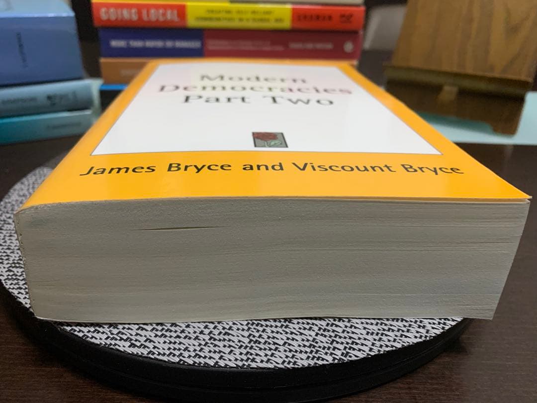 洋書 Modern Democracies Part Two