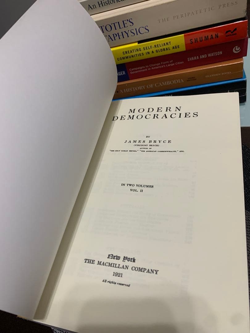 洋書 Modern Democracies Part Two