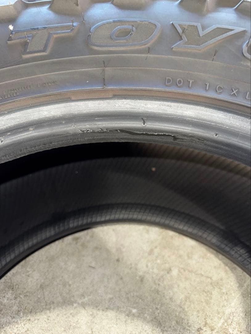 [ジャンク]TOYO OPEN COUNTRY M/T 16インチ ビード損傷有