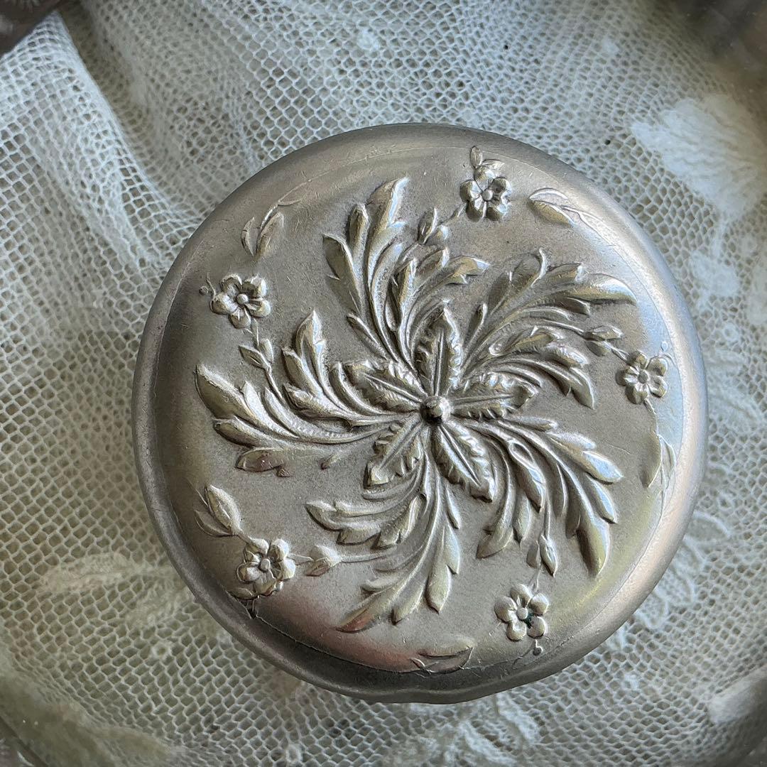フランスアンティーク　すずらん　パウダーケース　ピルケース　シルバープレート