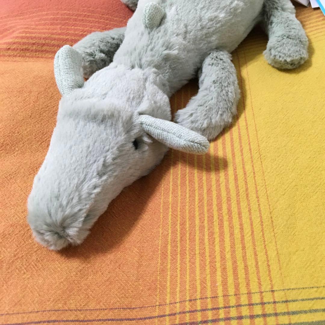 ドラゴン型ぬいぐるみ