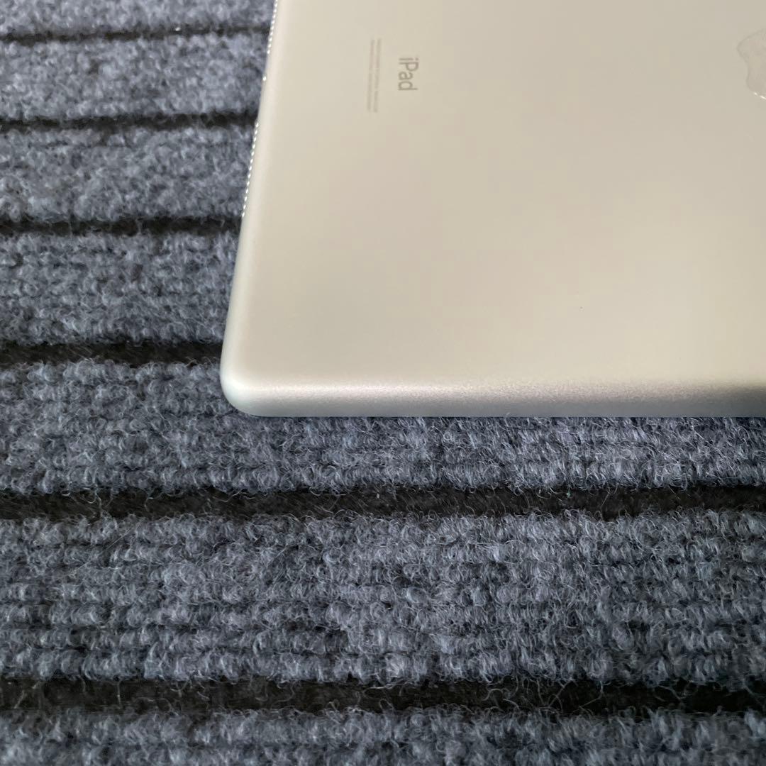 11 iPad 7世代 128GB SIMフリー シルバー