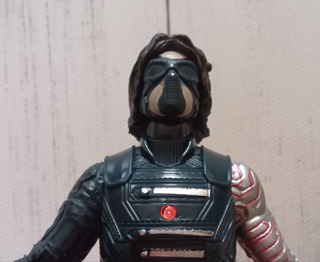 アベンジャーズ　アクションフィギュア　キャプテンアメリカ　ファルコン　ライト付き