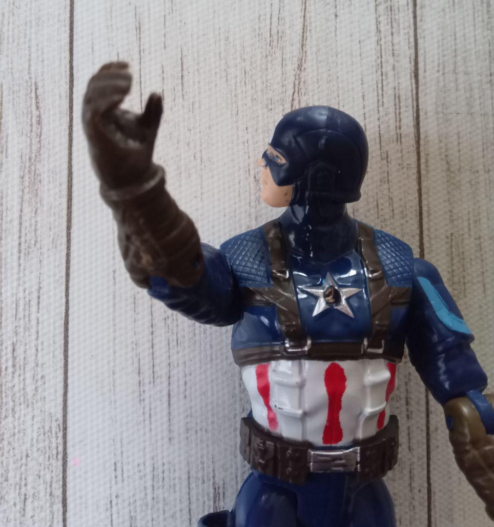 アベンジャーズ　アクションフィギュア　キャプテンアメリカ　ファルコン　ライト付き