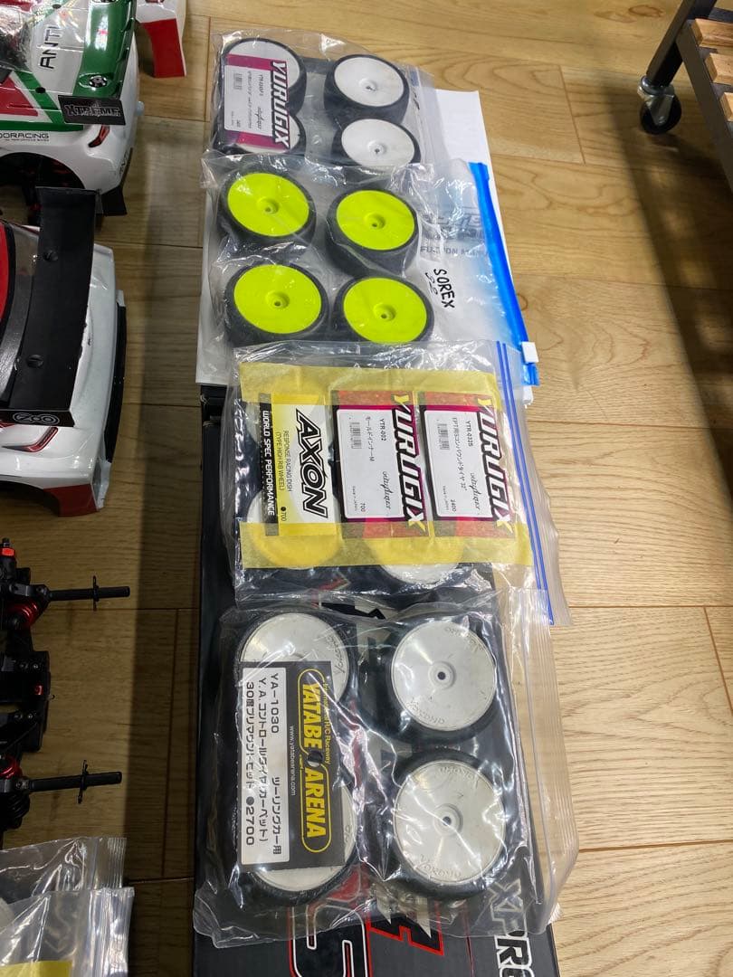 xpress 1/10 FF.MID.FRシャーシ3台セット　スペアパーツ多数