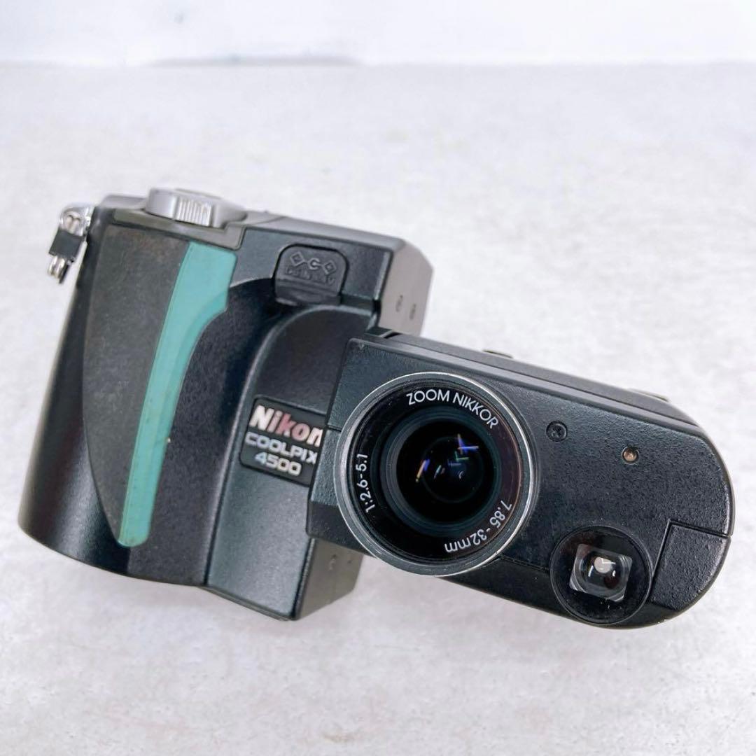 Nikon コンパクトデジタルカメラ ブラック　自撮り