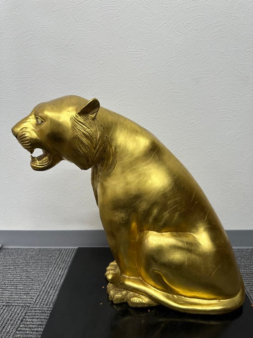 猛虎　　虎の置物　ゴールド　阪神タイガース