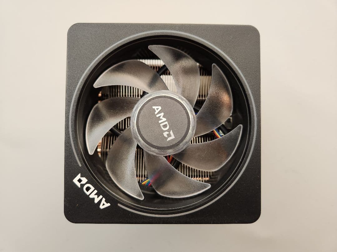 AMD Ryzen 3700X CPU + 純正クーラー（未使用）