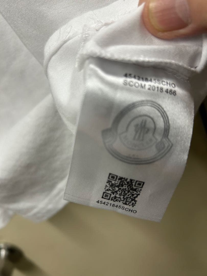 MONCLER ホワイト Tシャツ 半袖