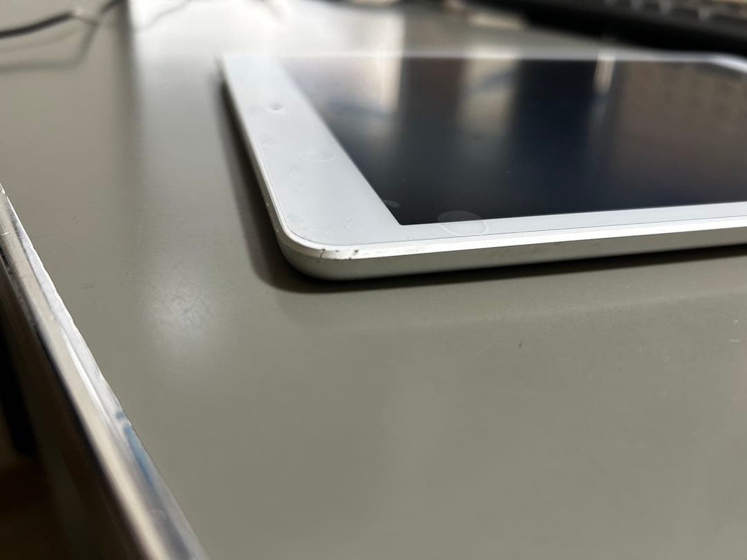 Apple iPad 第7世代 シルバー 本体 32GB
