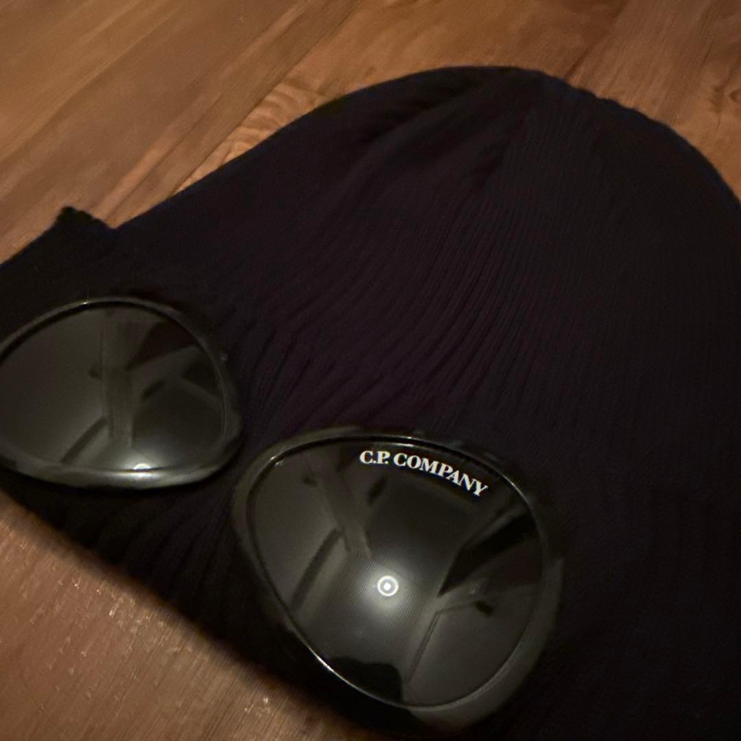 C.P. COMPANY サングラス付きニット帽　cpcompany