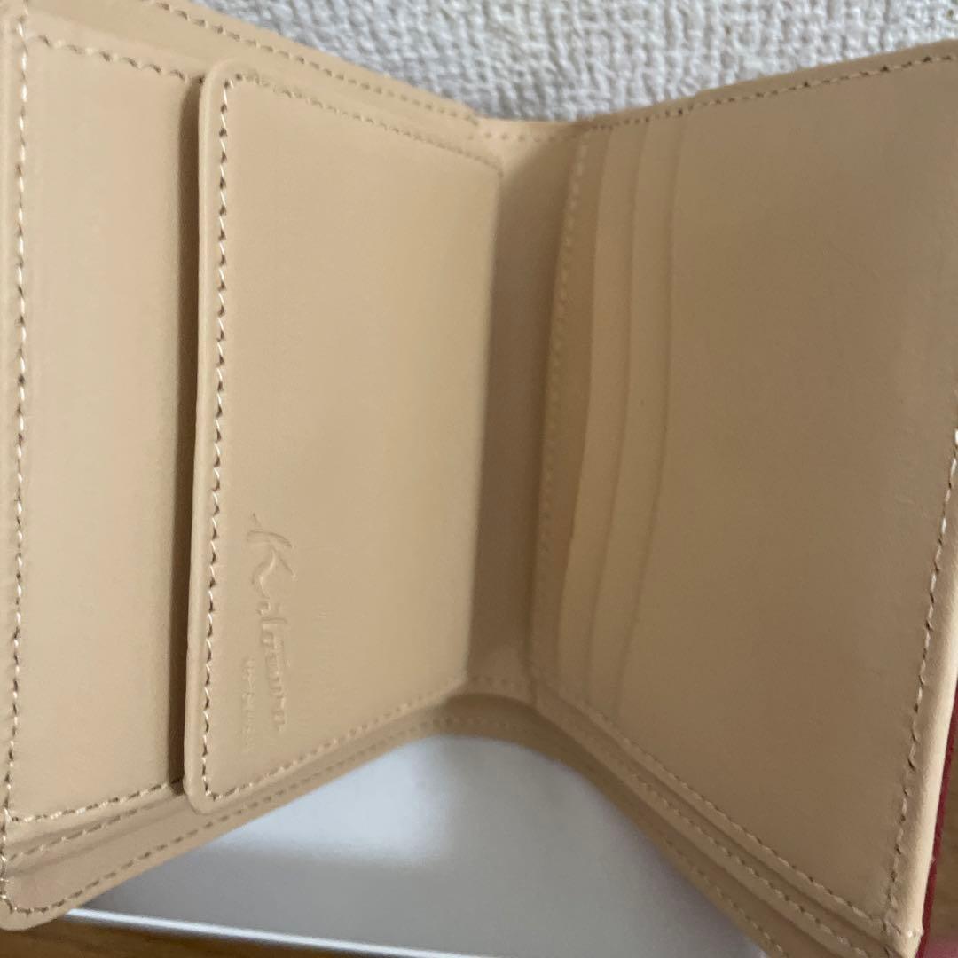 キタムラ　K 赤い二つ折り財布 Kのロゴ付き