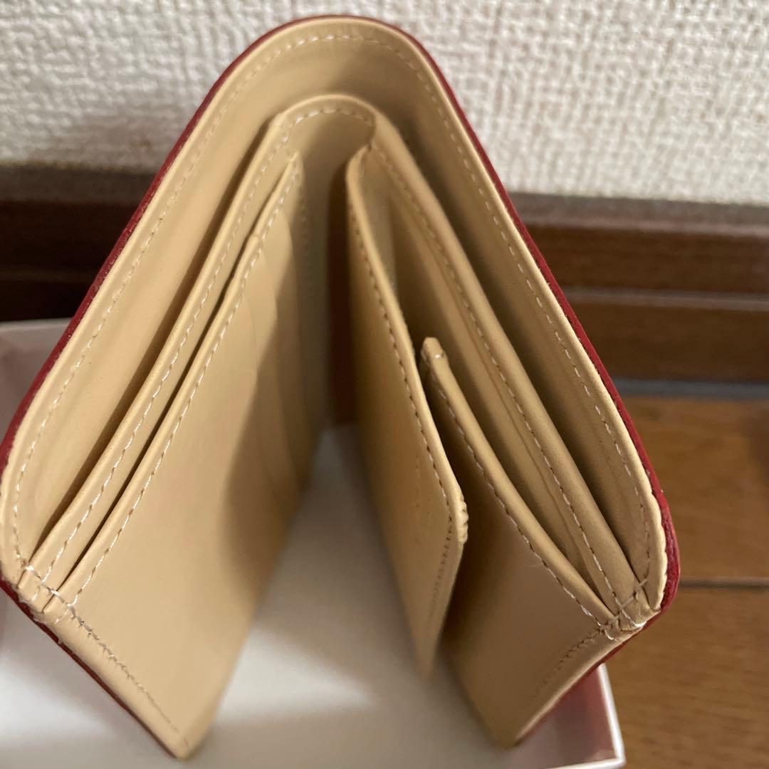キタムラ　K 赤い二つ折り財布 Kのロゴ付き
