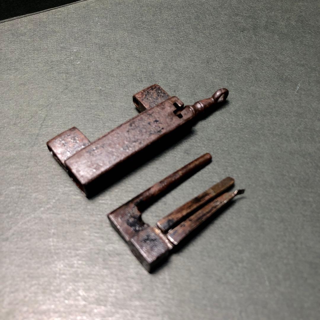 江戸時代　小型　和錠　錠前鉄製　アンティーク金属製鍵 作動品