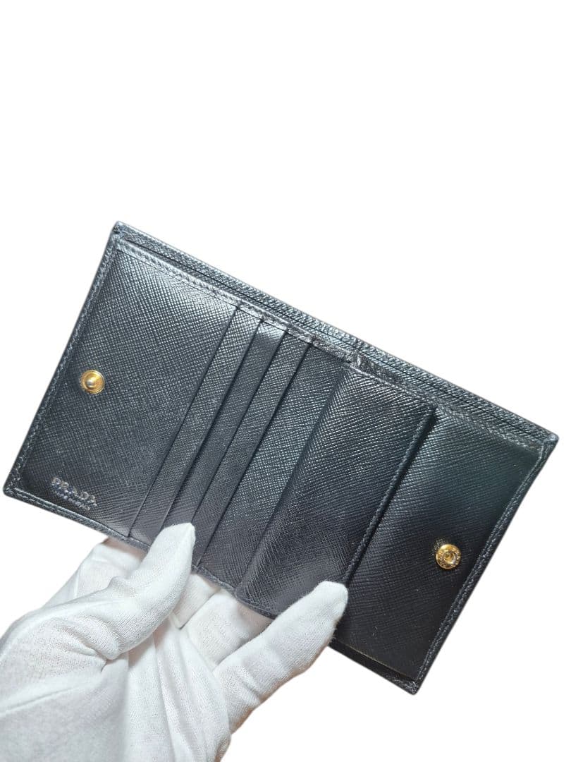 ＰＲＡＤＡ　プラダ　サフィアーノ　二つ折り財布　ブラック革 　　ｊ