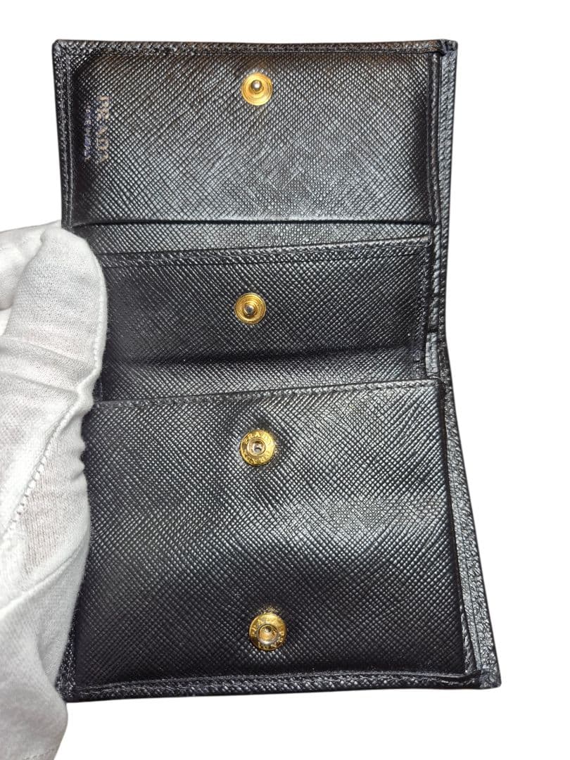 ＰＲＡＤＡ　プラダ　サフィアーノ　二つ折り財布　ブラック革 　　ｊ