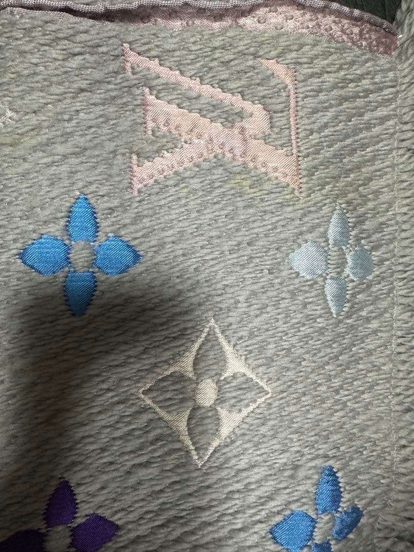 ルイヴィトン マフラー エシャルプ ロゴマニア　限定カラー