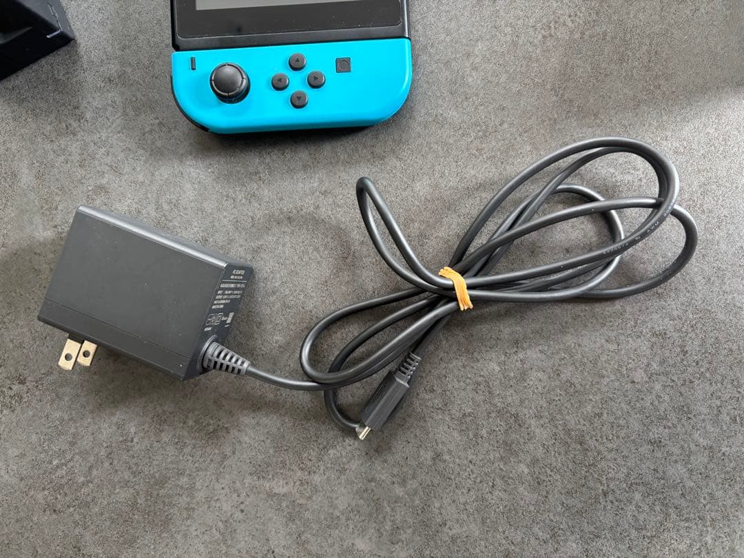 Nintendo Switch 本体　Joy-Con 2セット付き
