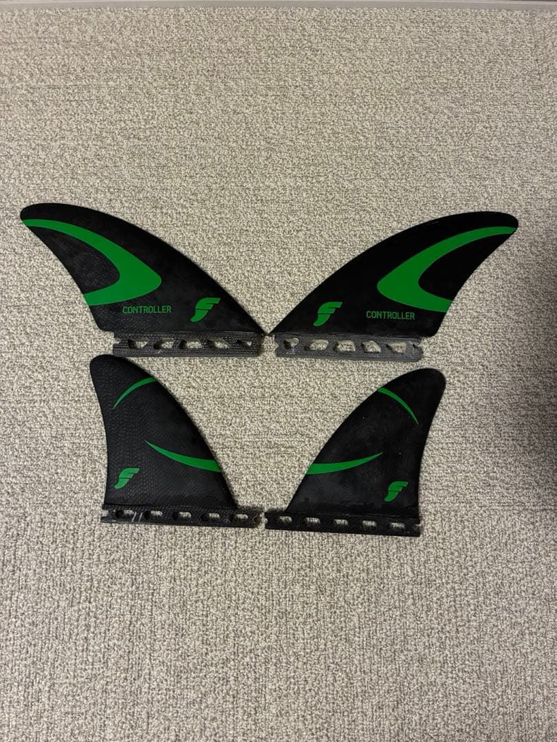 フューチャーフィン　CONTROLLER FIBERGLASS QUAD