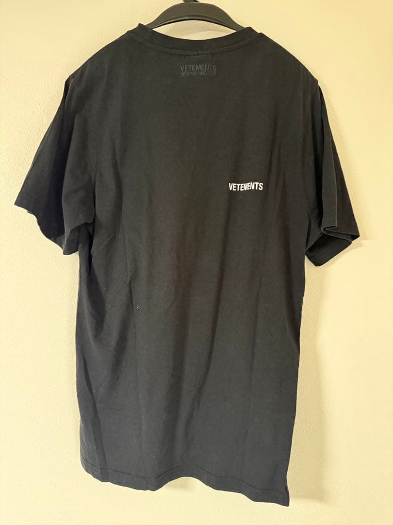 VETEMENTS ブラック Tシャツ AUTUMNE-HIVER 2021