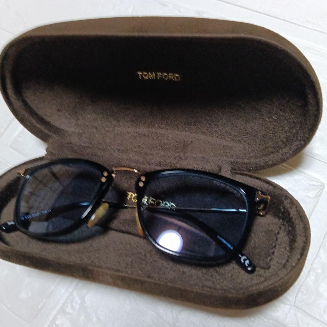TOM FORD サングラス　TF672 01v