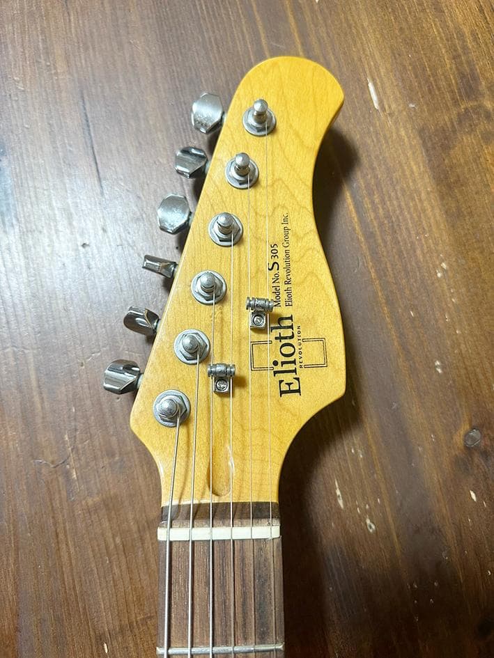 Elioth エリオス ストラトタイプ　エレキギター　ブラウン