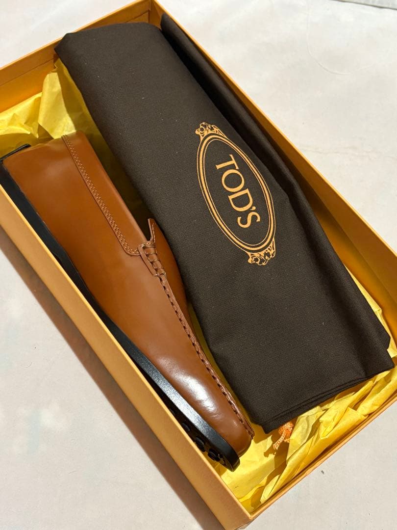 新品 トッズ TOD's ゴンミーニ スリップオン 7 サイズ 茶 ドラシュー