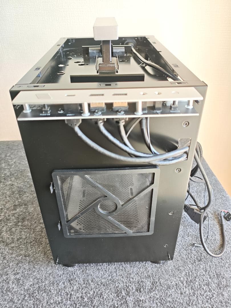 Mini ITX PCケース Lian Li TU150