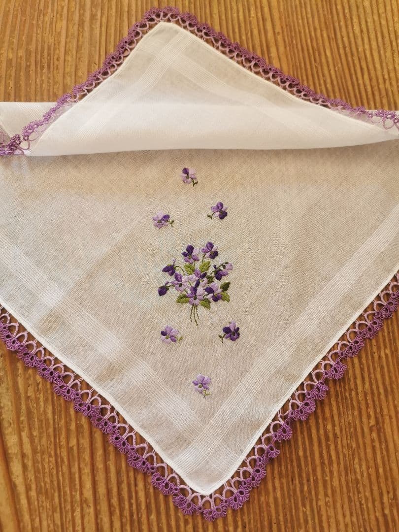 アンティーク タティングレース 菫刺繍のローンハンカチ ラベンダーヴァイオレット