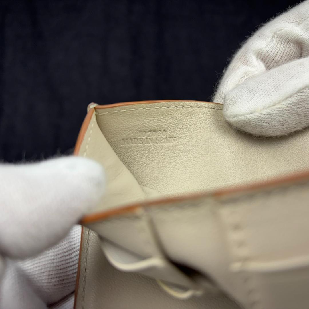 【極美品】LOEWE⭐ロエベ【アナグラム】バーティカルウォレット 折り財布