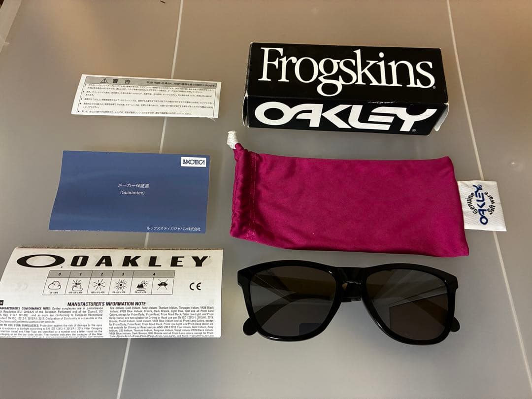 小物 Oakley Frogskins