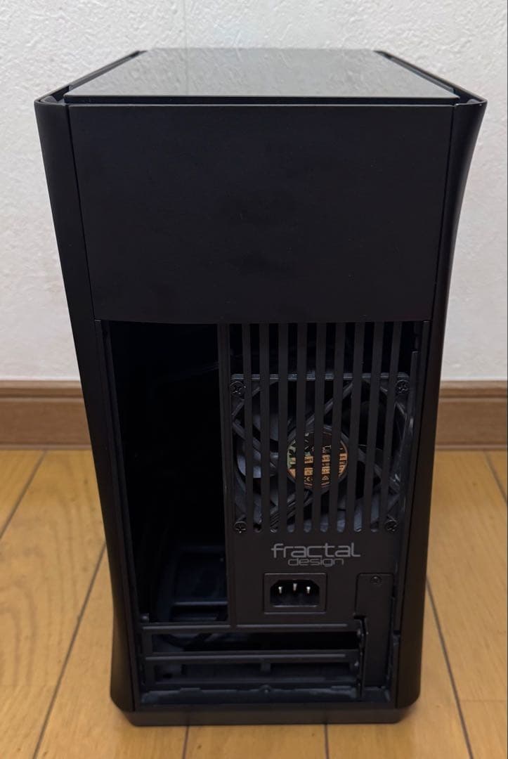 イ*ギ様 Fractal Design Era ITX Carbon ミニタワー