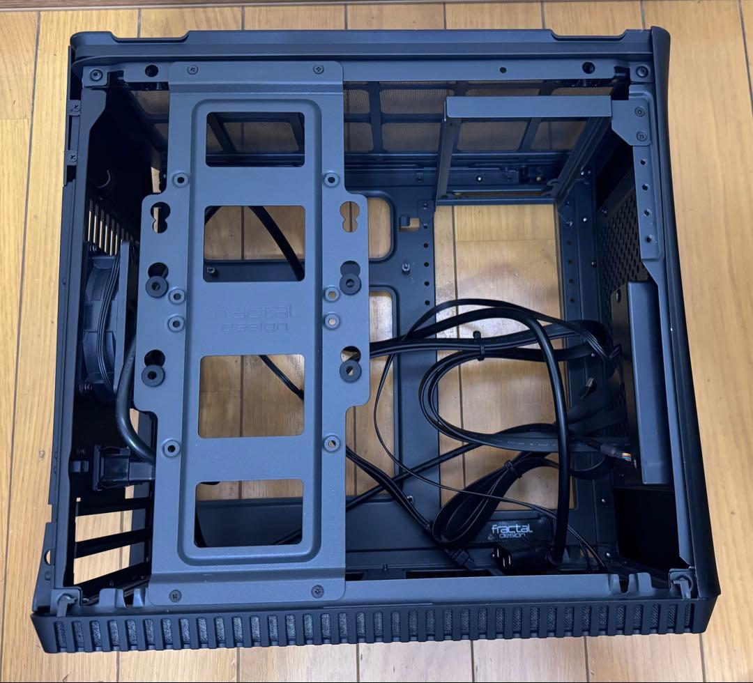 イ*ギ様 Fractal Design Era ITX Carbon ミニタワー