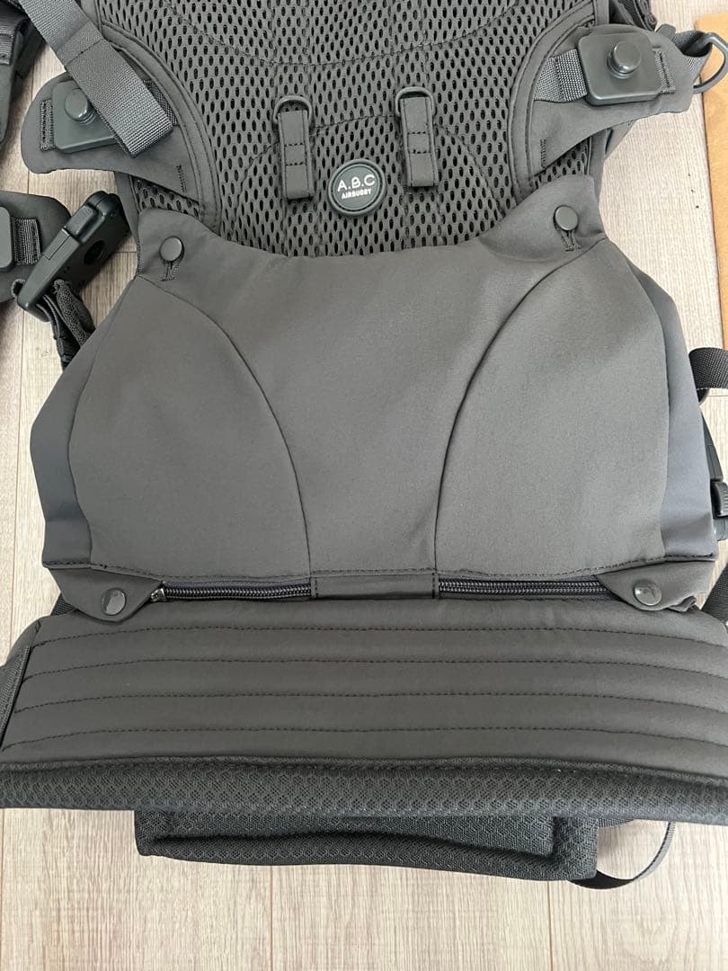 【極美品】エアバギーベビーキャリア　ディムグレー