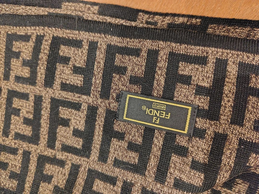 美品　FENDI マフラーと帽子 セット