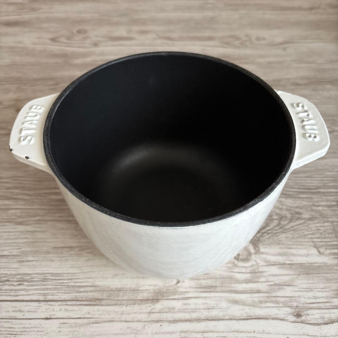 staub　「 ラ ココット de GOHAN M 16cm 」ホワイト