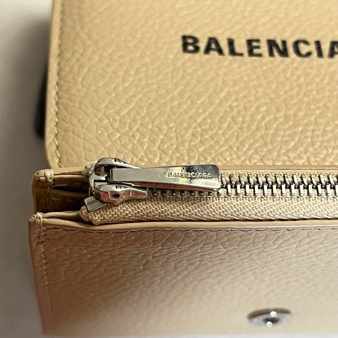 m*a様 BALENCIAGA バレンシアガ 三つ折財布 ベージュ ミニ財布