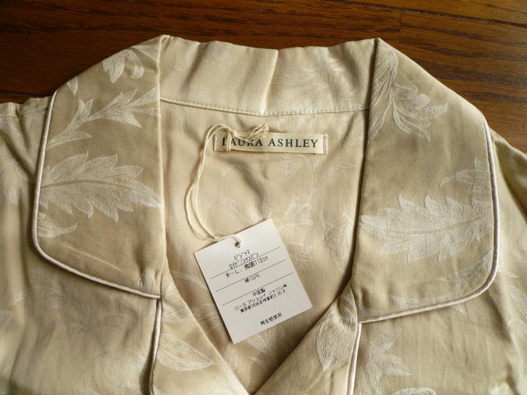 新品タグ付き箱入り　LAURA ASHLEY ローラアシュレイ　レディスパジャマ