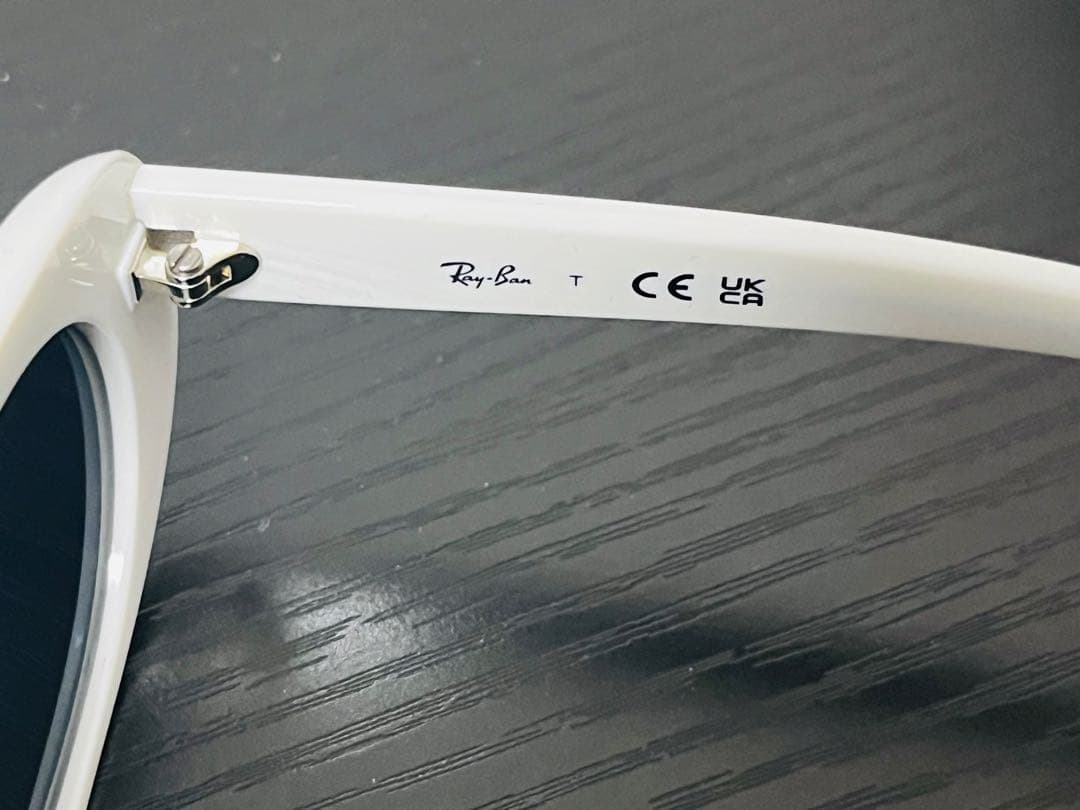 Ray-Ban RB 4441D ホワイトサングラス