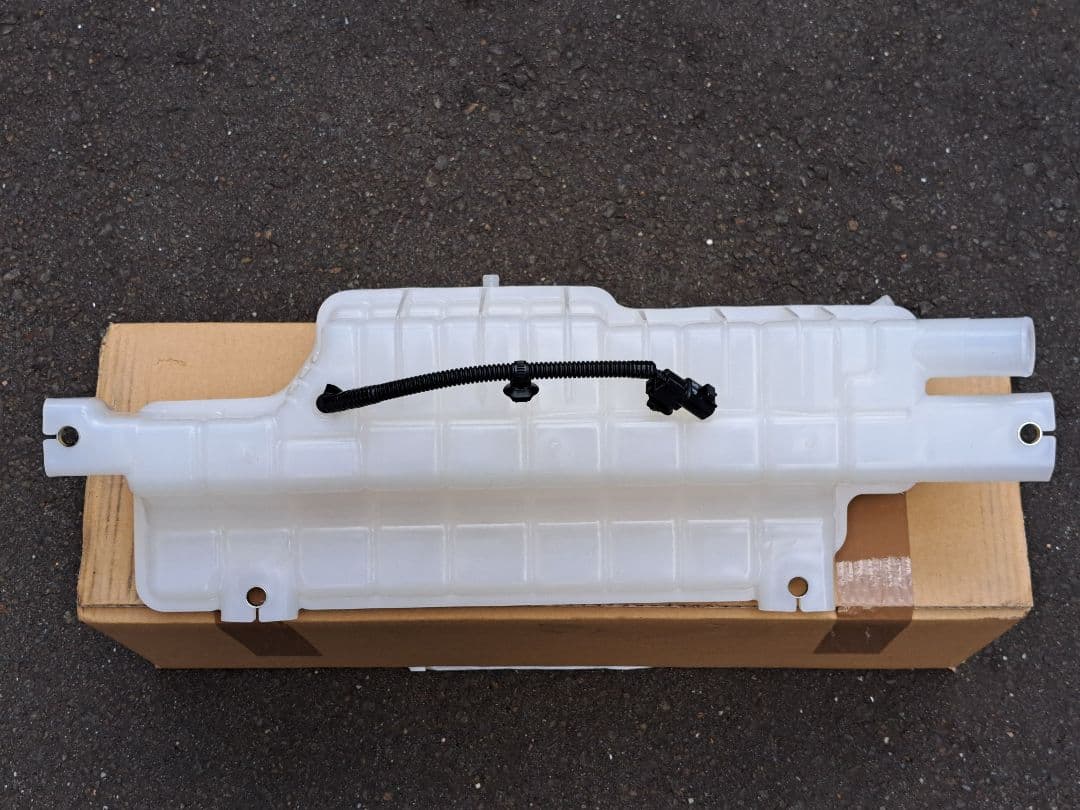 日野 プロフィア ラジエーターリザーブタンク 新品 S16F0-E0501
