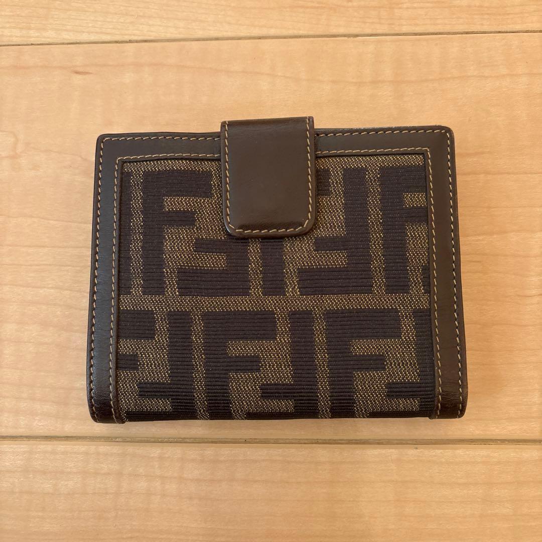 FENDI ブラウンレザー 二つ折り財布 FFロゴ