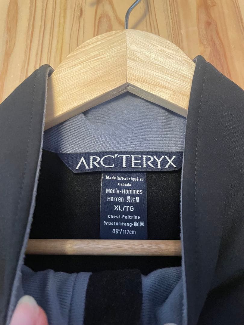 s*】様 Arc'teryx ブラック ベスト　美品
