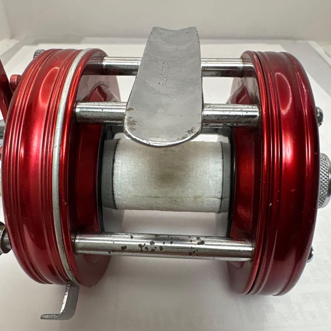 ABU Ambassadeur 5000ベイトリール レッド