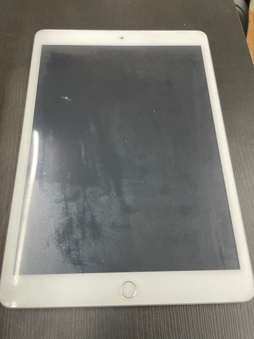 Apple iPad 第8世代 シルバー　32GB MYMJ2J/A
