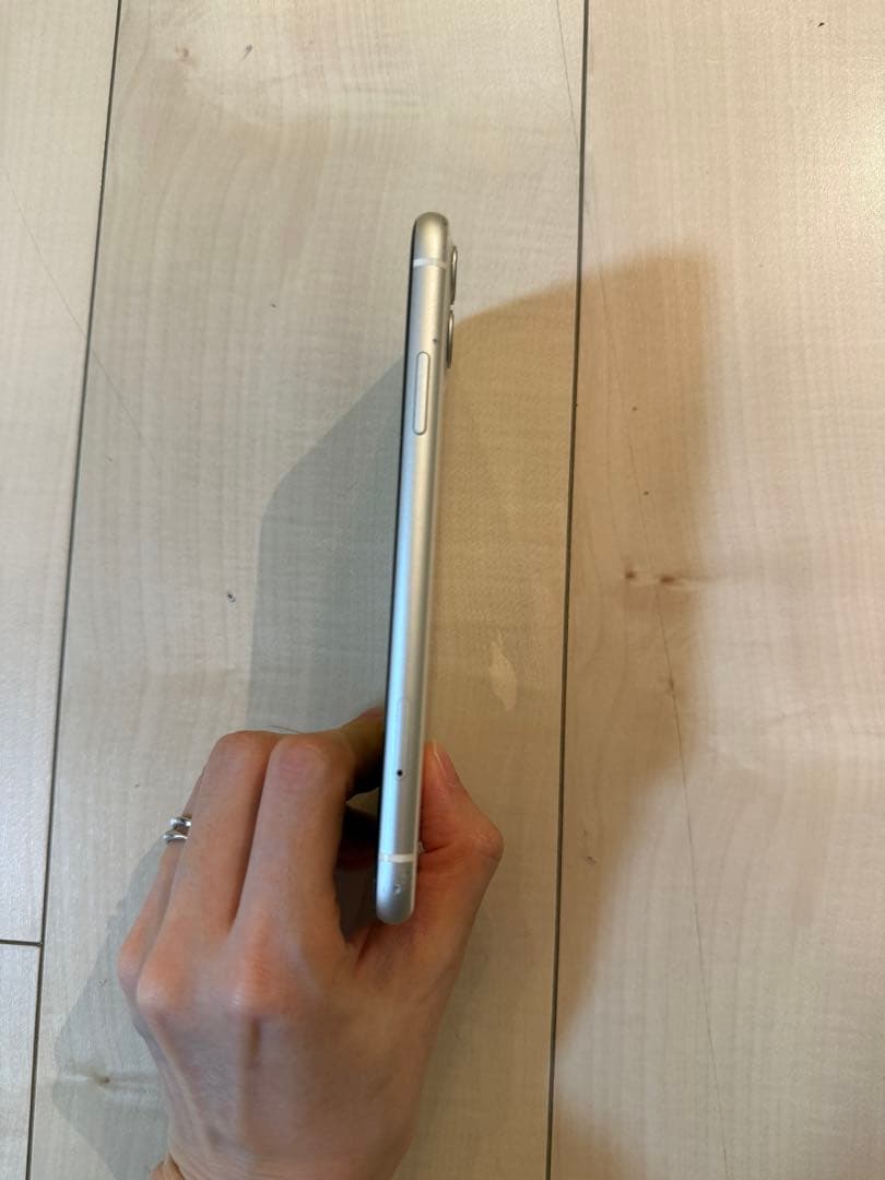 Apple iPhone 11 ホワイト　64GB 本体ジャンク品