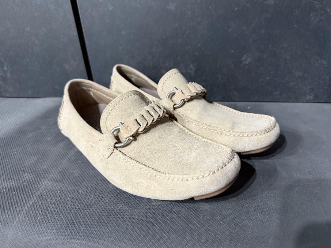 フェラガモ　ベージュ モカシン 靴 極美品