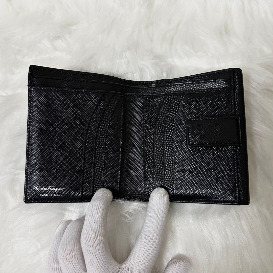 【美品】 Ferragamo レザー 二つ折り財布 ガンチーニ ブラック 黒