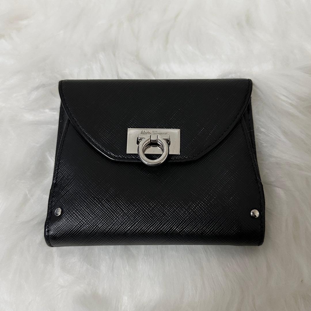 【美品】 Ferragamo レザー 二つ折り財布 ガンチーニ ブラック 黒