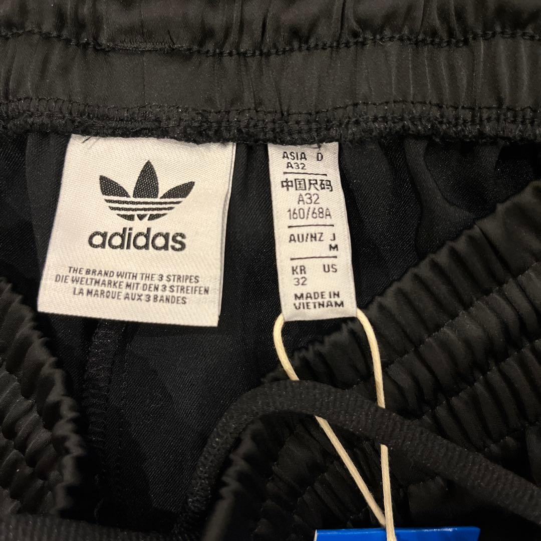 adidas ストライプ ブラックジャージパンツ