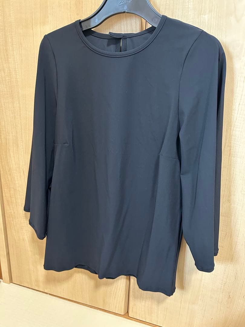 Speedo refined flare sleeve top 黒ラッシュガード